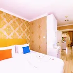 Walnut Shell Hotel